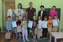 Wspólne zdjęcie uczestników, jury i organizatorów